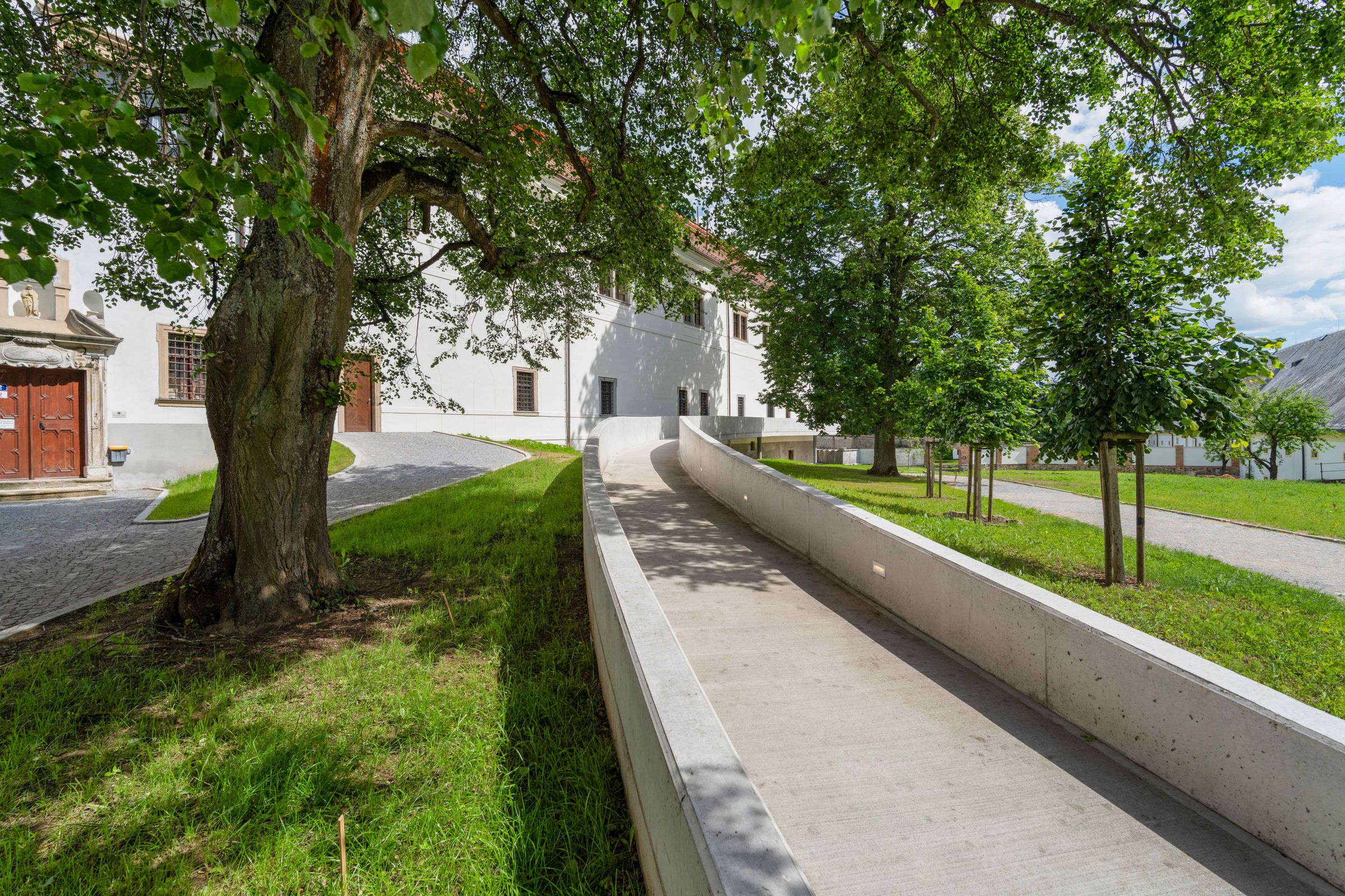 KKC Žďár nad Sázavou – rampa k&nbsp;horní terase
